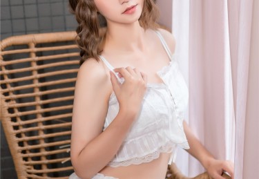 吃瓜网直通：后台视频中露出的悄悄笑容，撩动网友神经